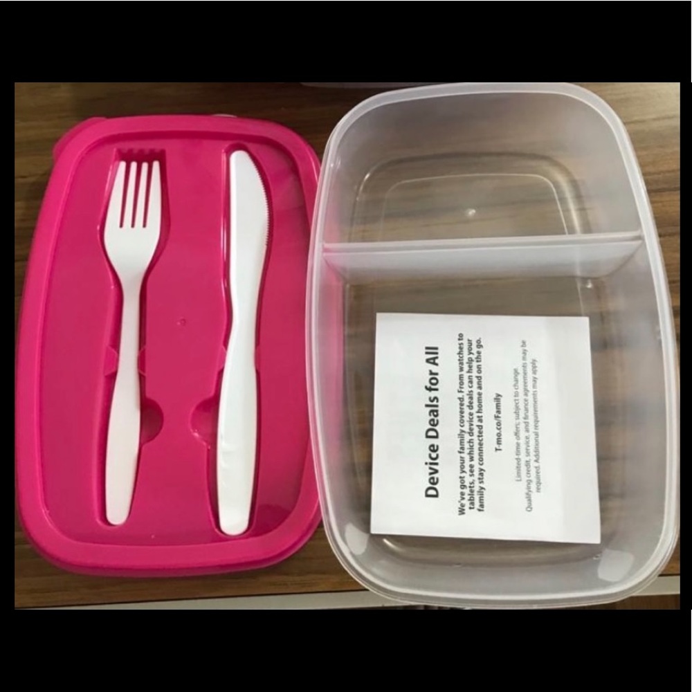 NWT T-mobile reusable lunch/food container🍽
